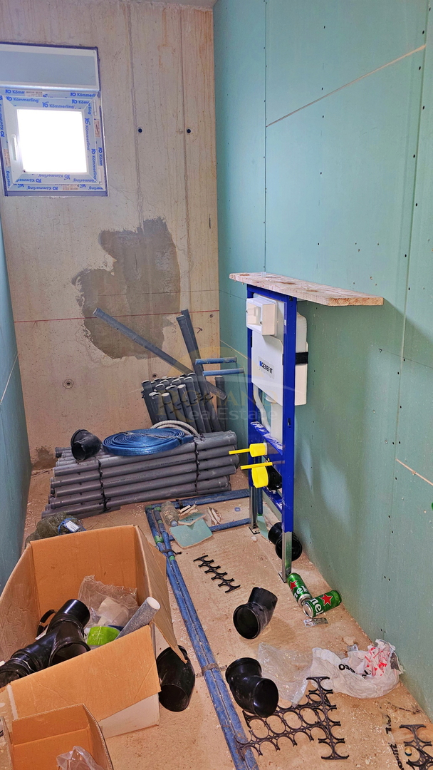 VENDITA: Ampio trilocale con grande giardino – Kaštel Stari (Nuova costruzione)